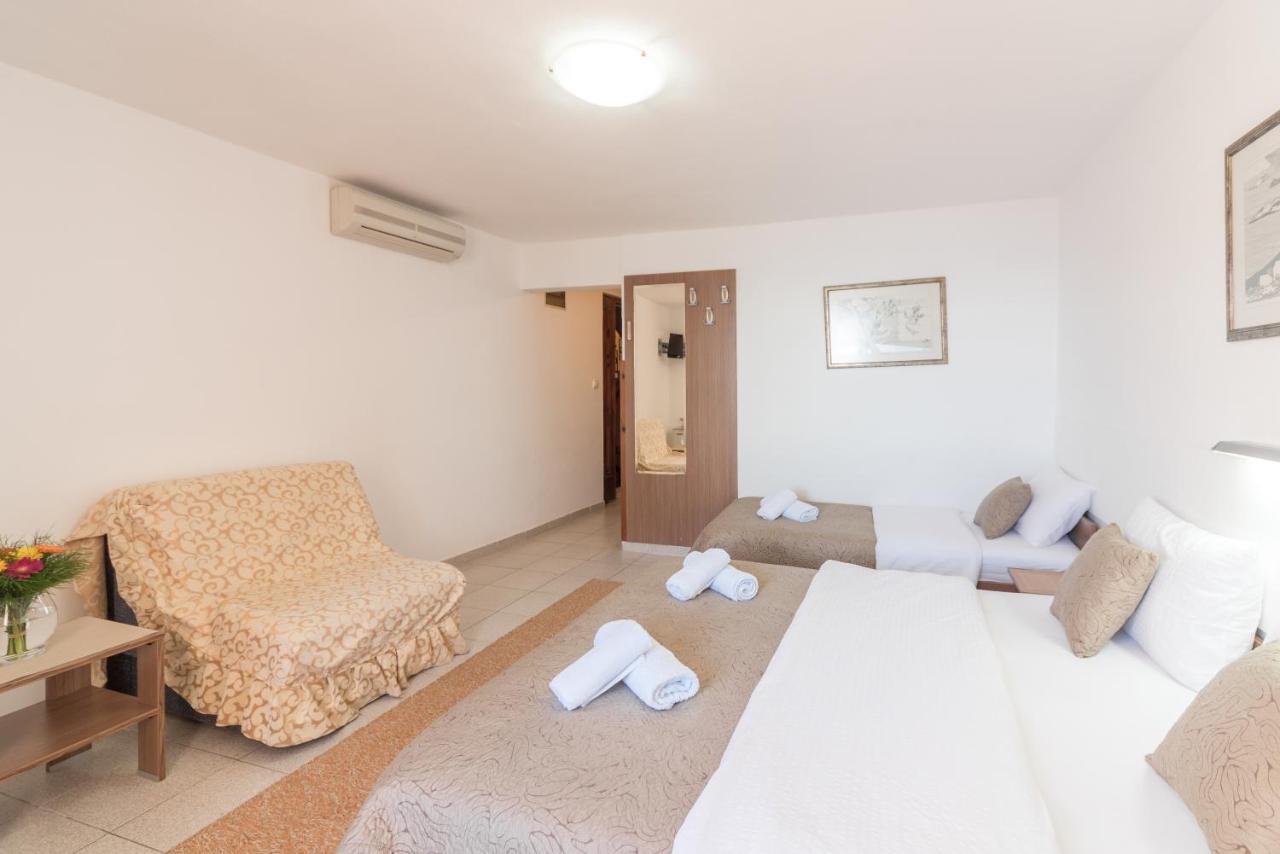 R Club Apartments Old Town Budva Ngoại thất bức ảnh