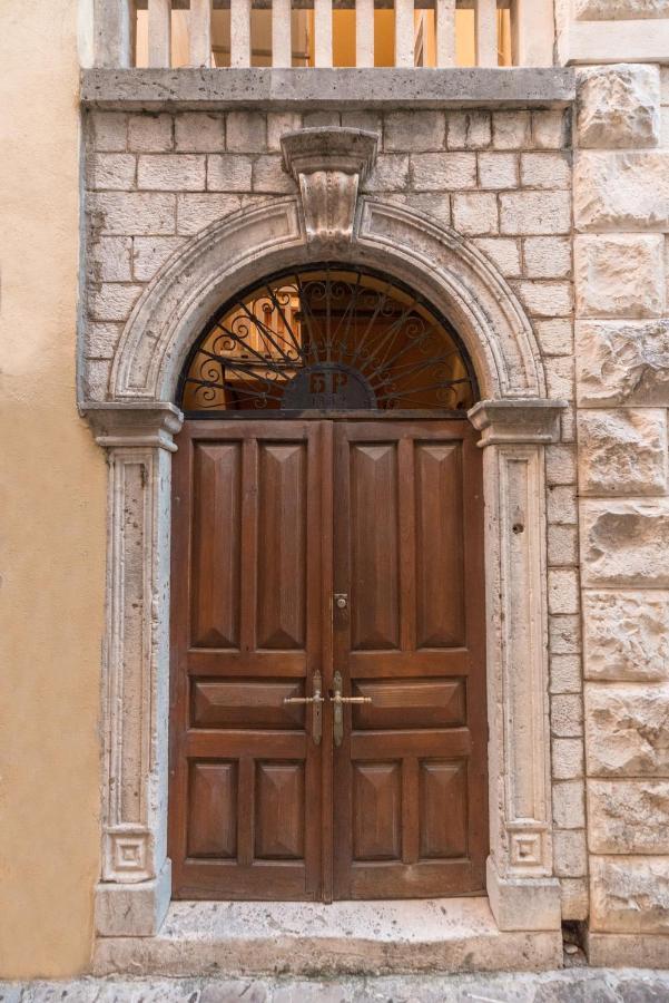 R Club Apartments Old Town Budva Ngoại thất bức ảnh
